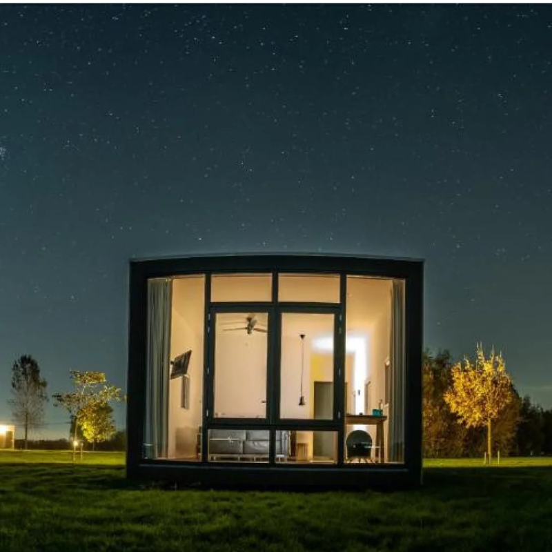 Verblijf in een WEIDESUITE met panoramisch uitzicht over de Friese landerijen nabij Leeuwarden
