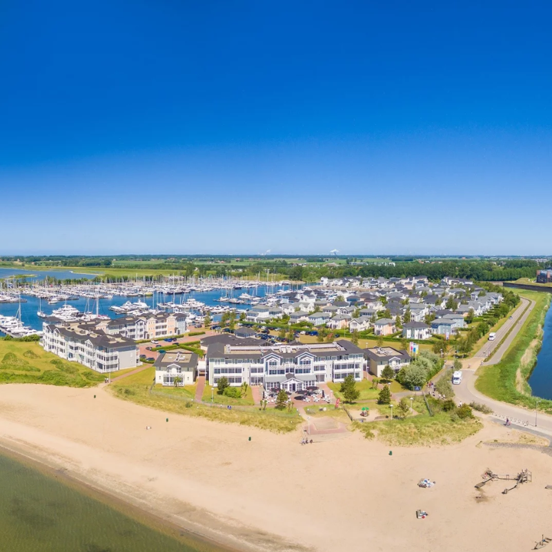 Beachhotel direct aan het strand bij Haringvliet incl. ontbijt + GRATIS parkeren